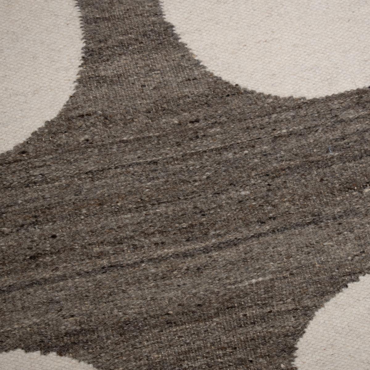 Tapis salon et chambre fait main en laine motif rond KODA — vue 6