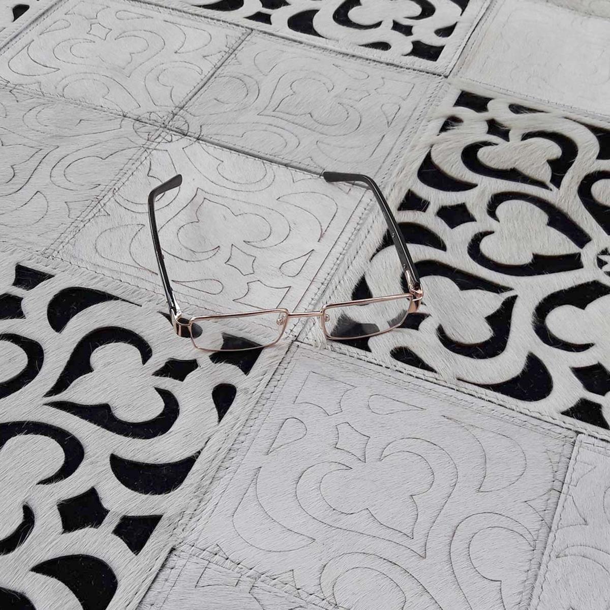 Tapis peau de vache CAROMA, kilim fait main — vue 4