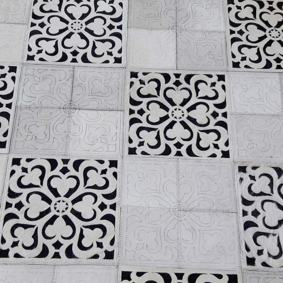 Tapis peau de vache CAROMA, kilim fait main — vue 5