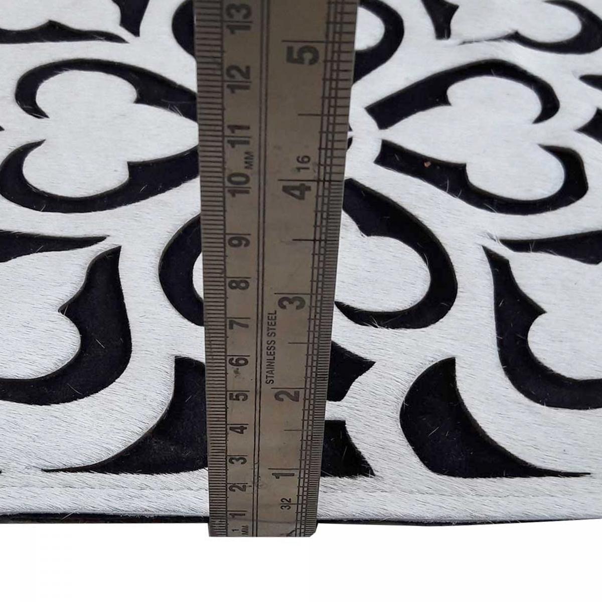 Tapis peau de vache CAROMA, kilim fait main — vue 6