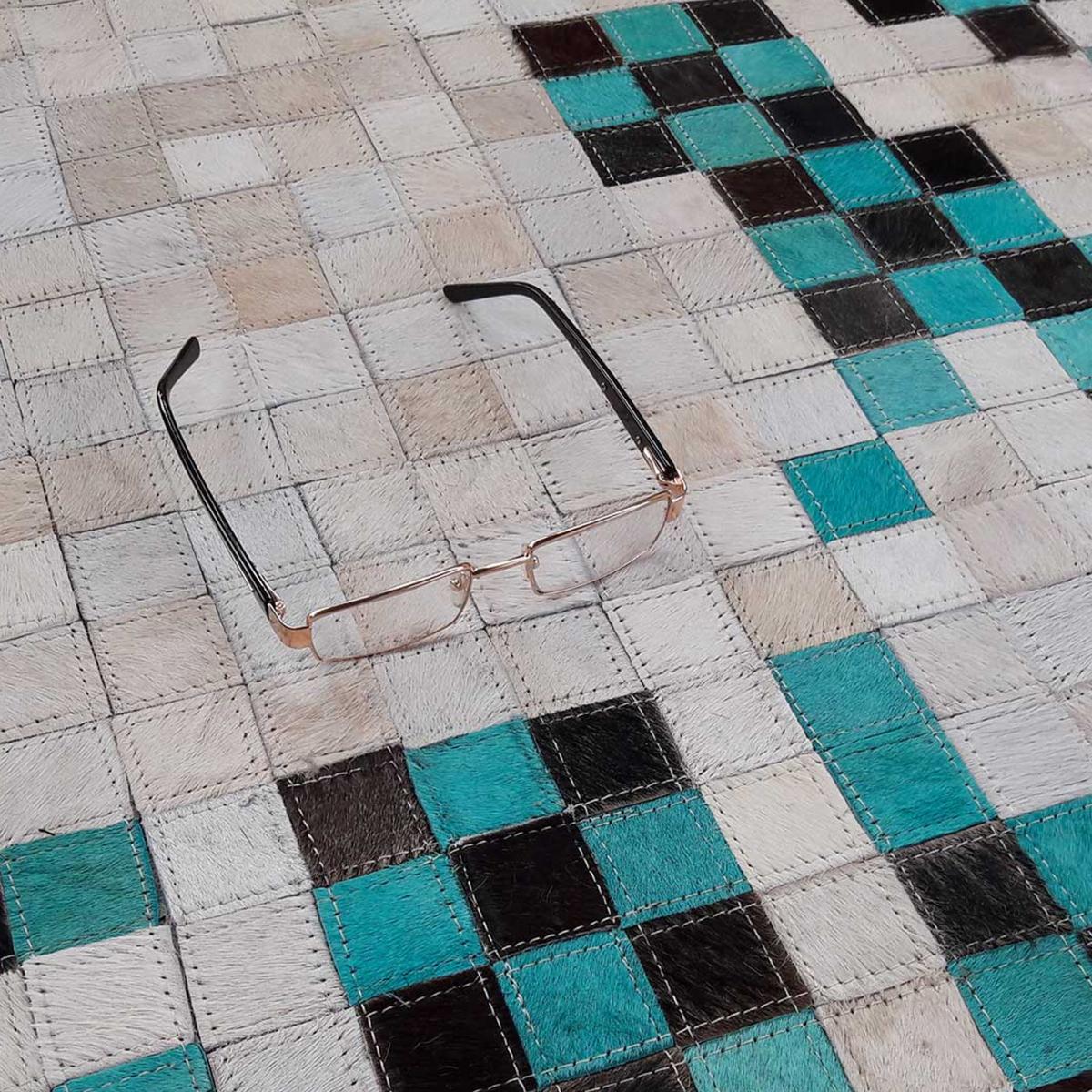 Tapis peau de vache DIMEDE, kilim fait main — vue 4