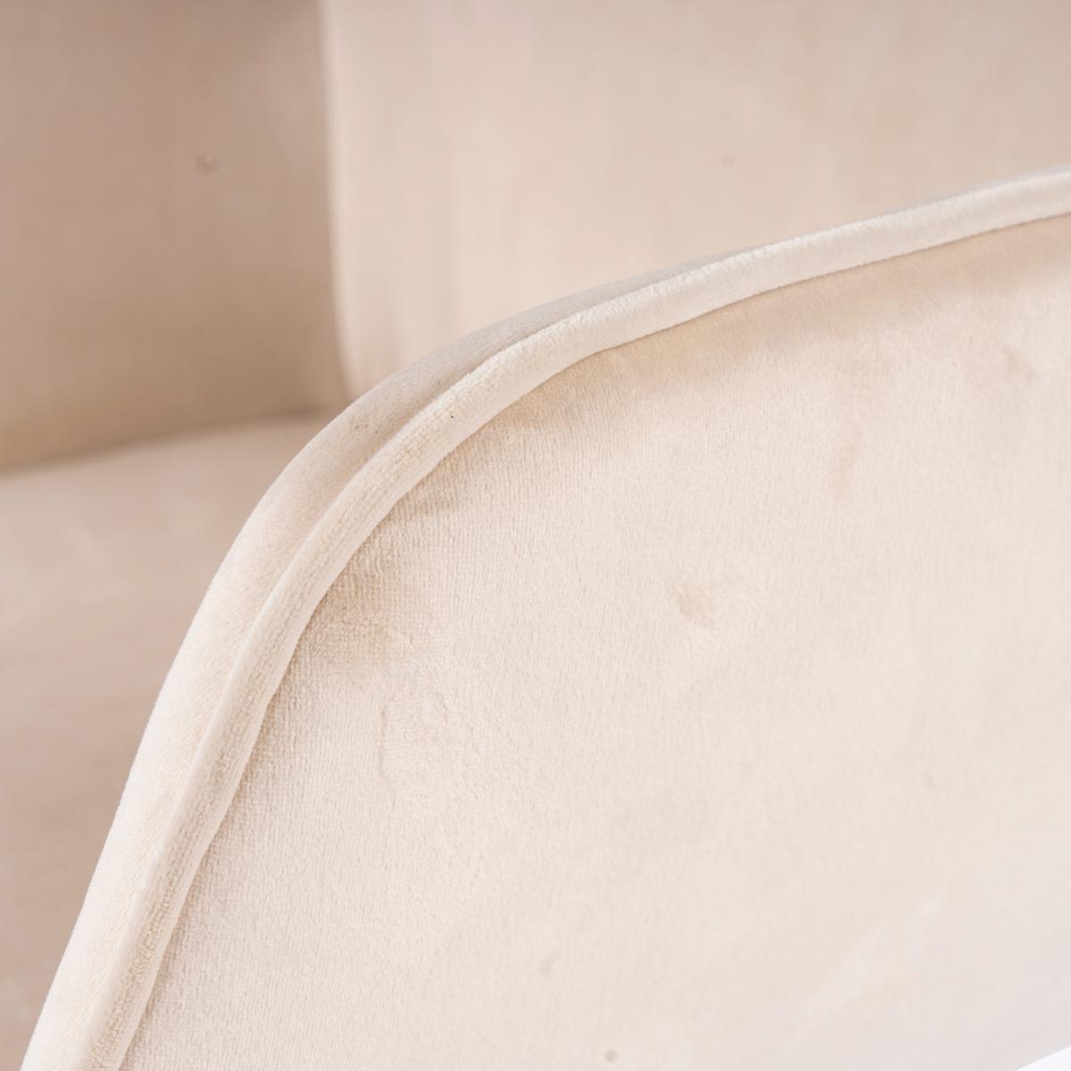 Fauteuil semi artisanal en velours AJE