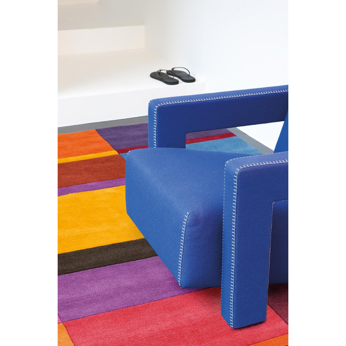 Tapis salon et chambre fait main en laine motif géométrique LOVE 4 — vue 6