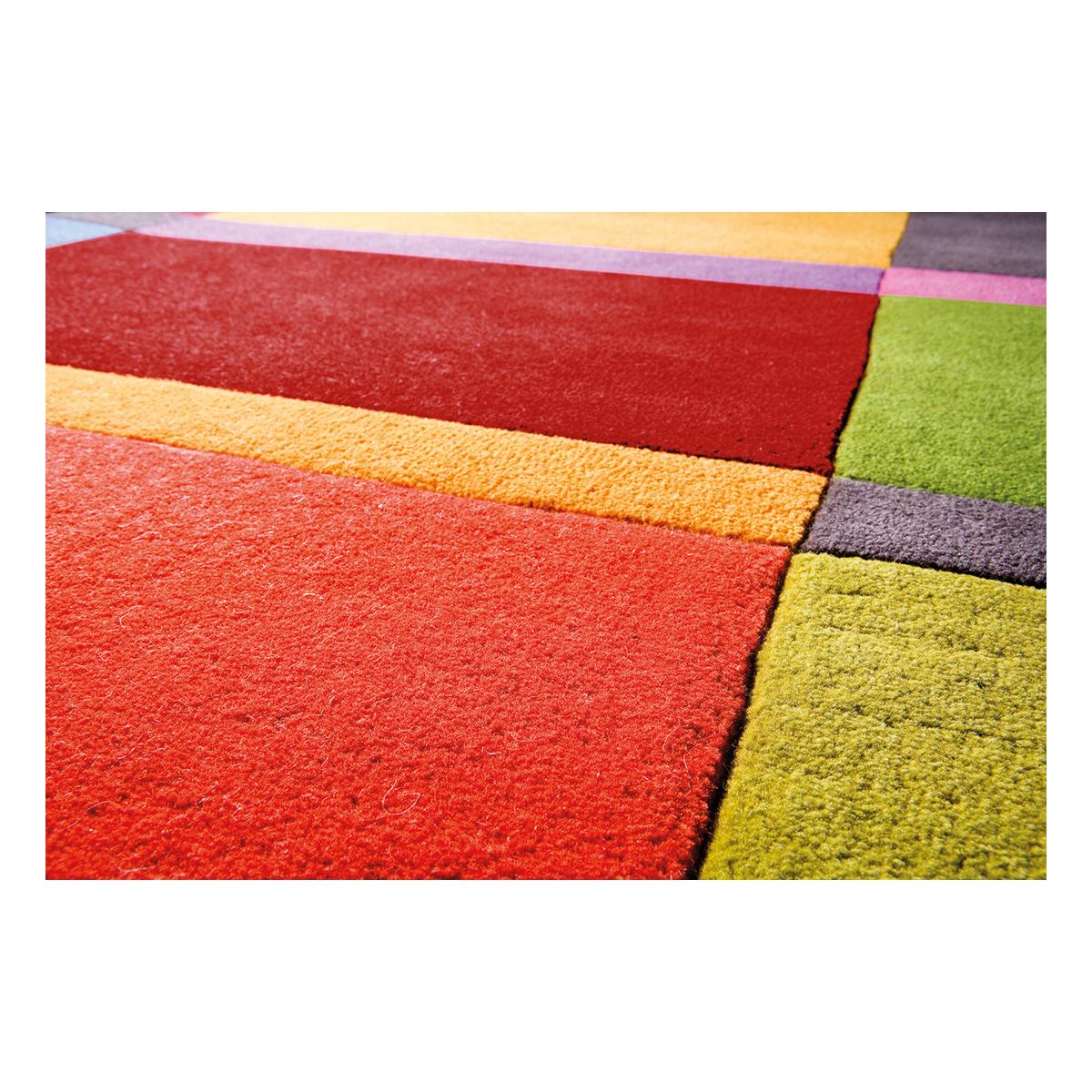 Tapis salon et chambre fait main en laine motif géométrique LOVE 4 — vue 5