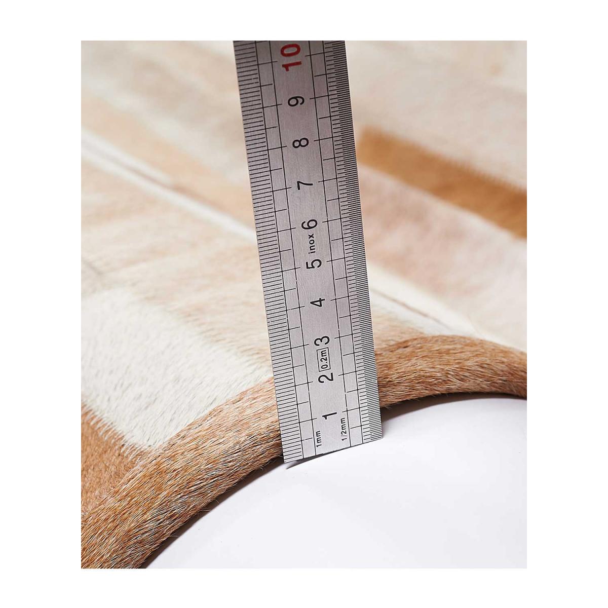 Tapis peau de vache NATAL, kilim fait main — vue 5