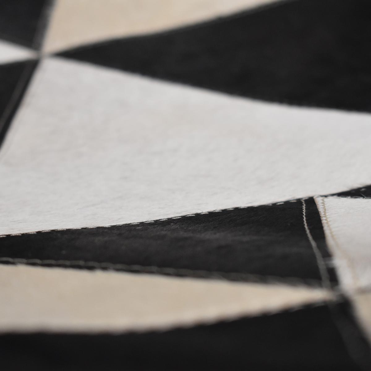 Tapis en peau de vache kilm TRIBLACK, fait à la main — vue 6