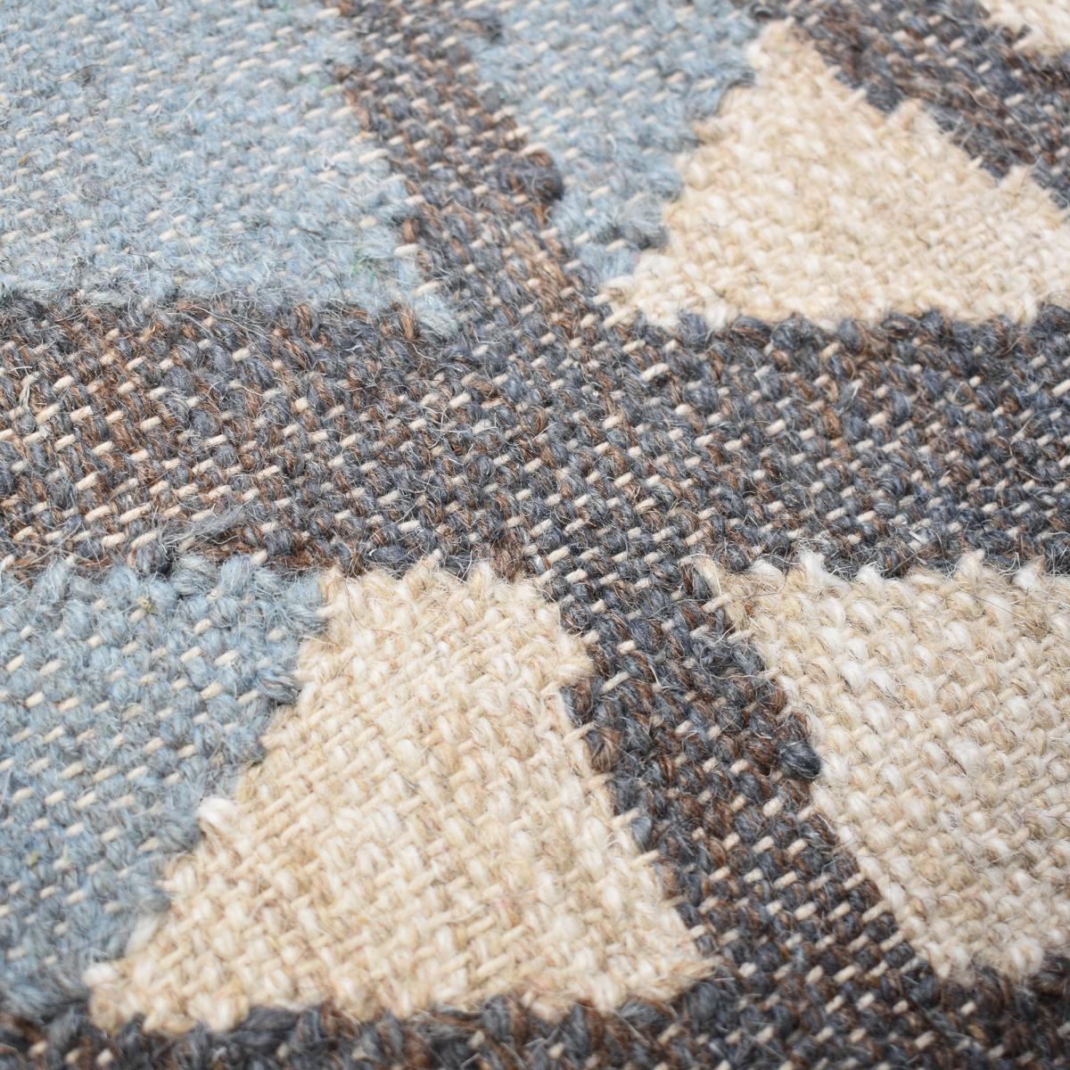 Tapis kilim BLANBLEU, fait à la main en laine motif géométrique — vue 4