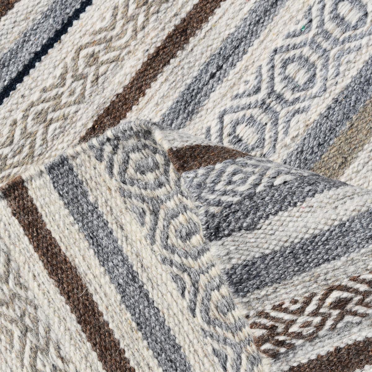 Tapis kilim LALAO, fait à la main en laine motif géométrique — vue 4