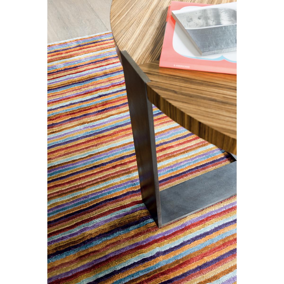 Tapis salon et chambre fait main en viscose motif géométrique LOVE 6 — vue 3