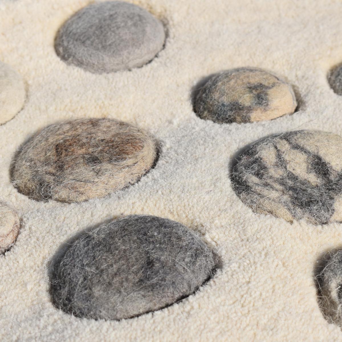 Tapis salon et chambre fait à la main en laine motif simple NOSTRAL — vue 5