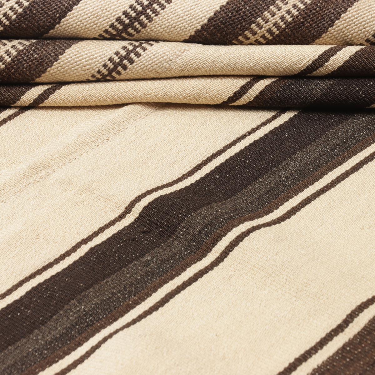 Authentique tapis d'Orient noué main en laine et soie NAIN — vue 3