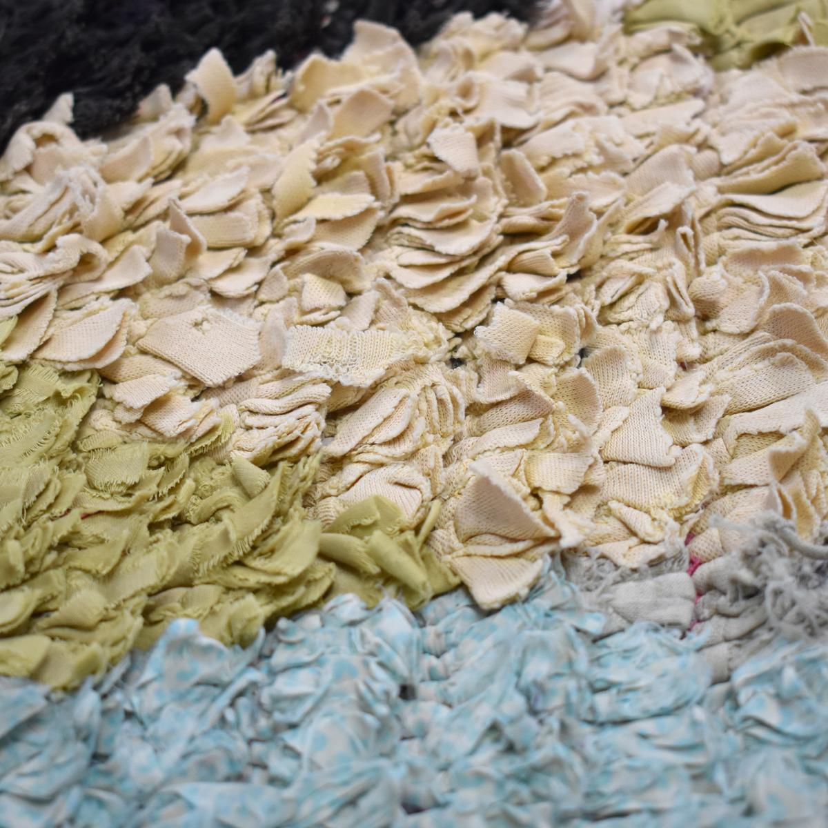 Authentique tapis berbère fait main en tissu recyclé BOUCHAROUETTE 61 — vue 6