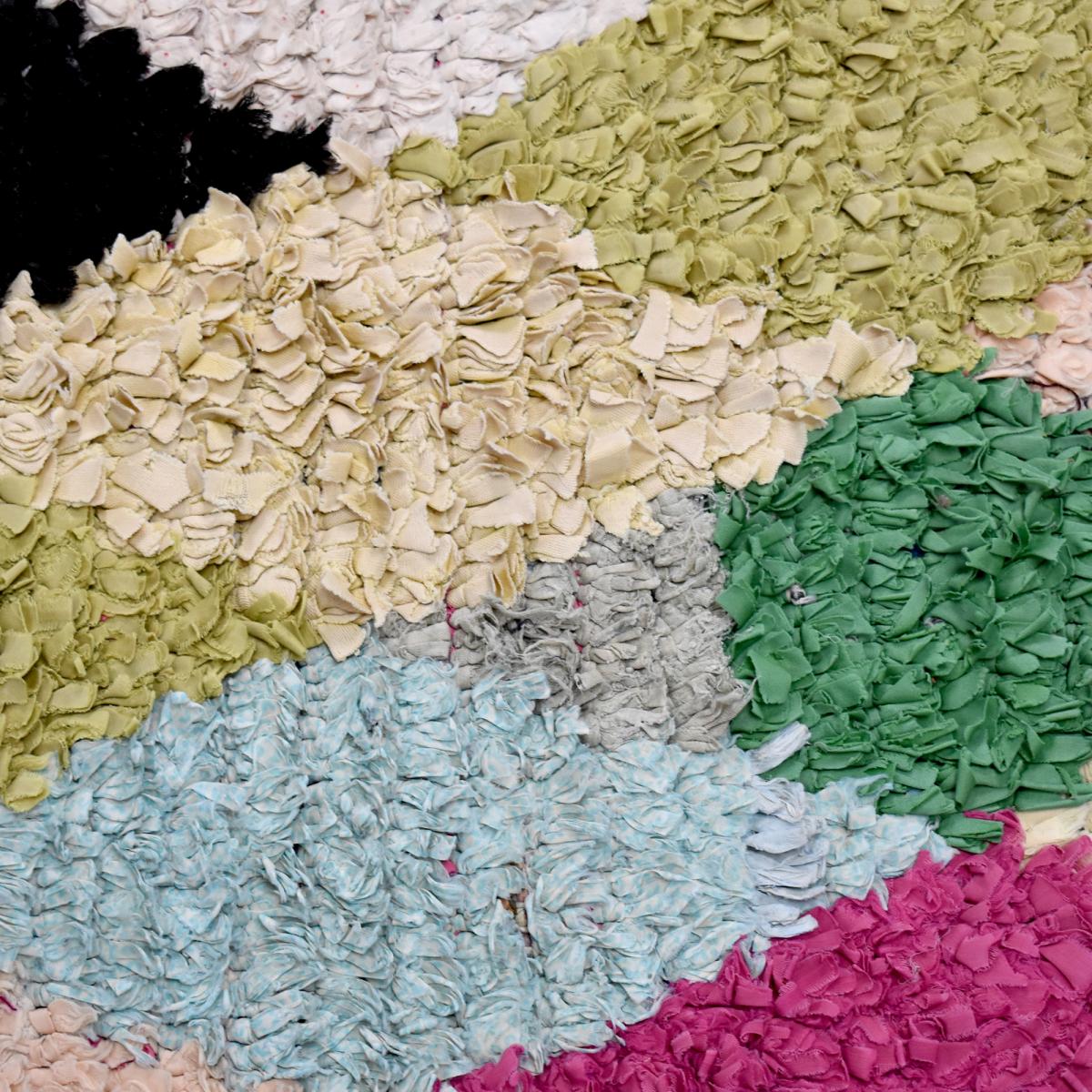 Authentique tapis berbère fait main en tissu recyclé BOUCHAROUETTE 61 — vue 4